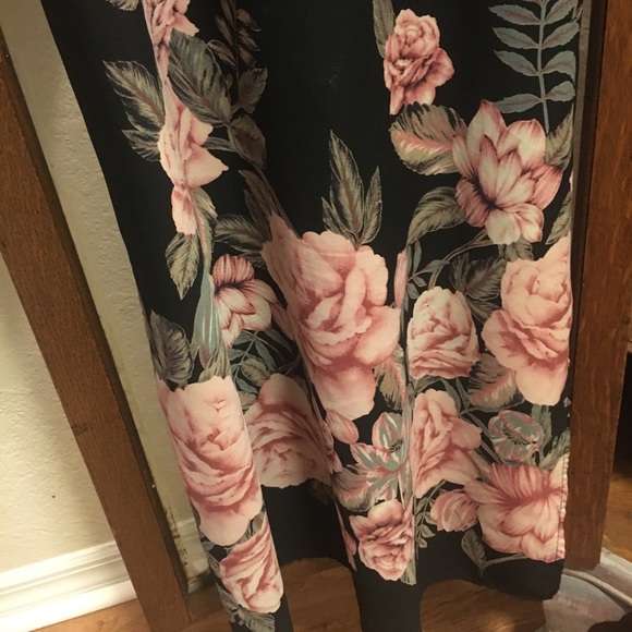 Mid length dress - Picture 2 of 5